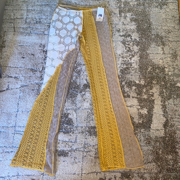 ❌SOLD❌Woman knit crochet low rise bootcut pants  in two sizes Xs - Picture 3 of 8